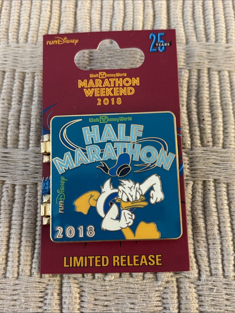 DISNEY 2018 WDW 1/2 Marathon Donald Duck Hinged Pin
